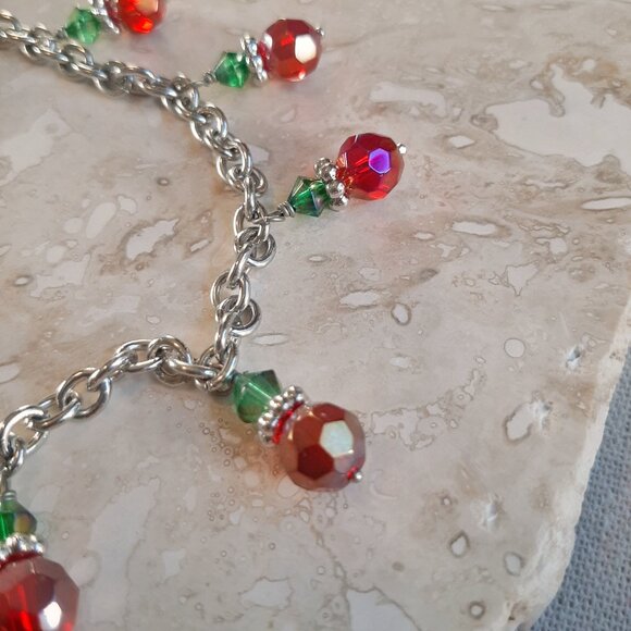 Lia Sophia NWT Red & Green Dangle Holiday Christmas Style Silver Charm Bracelet - Picture 3 of 7